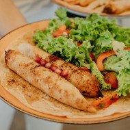 Люля-кебаб из курицы с салатом